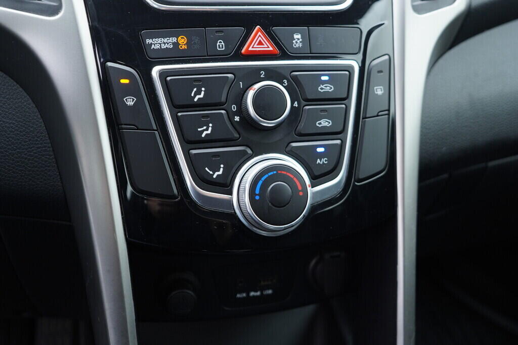 OV190V09811_28.webp_I30 Trikolor 1.6 GDi 88 kW manuál