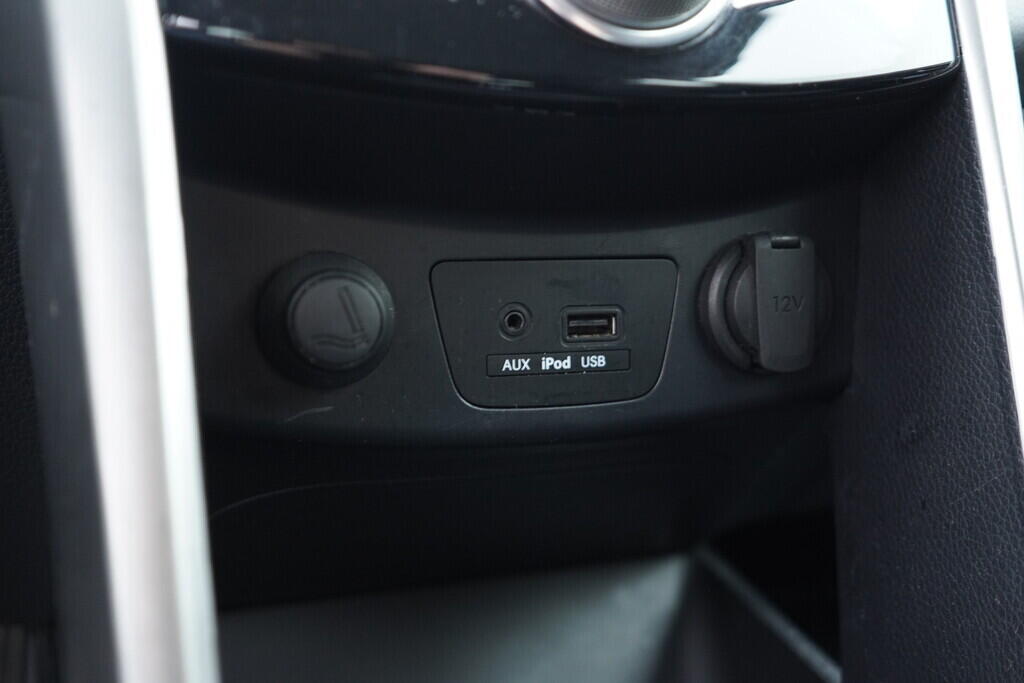 OV190V09811_29.webp_I30 Trikolor 1.6 GDi 88 kW manuál