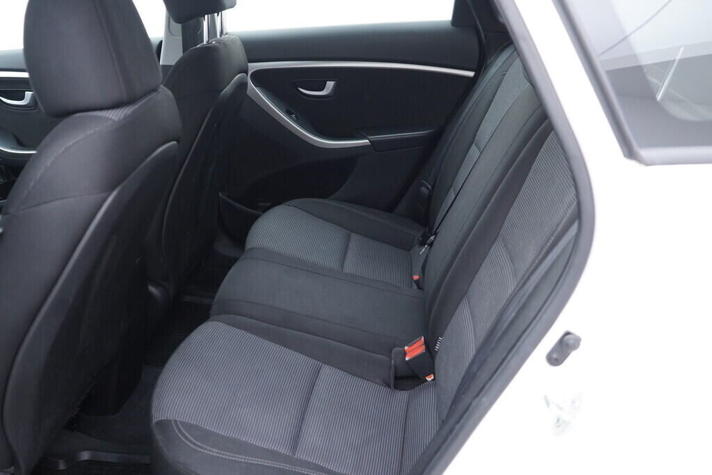 OV190V09811_32.webp_I30 Trikolor 1.6 GDi 88 kW manuál