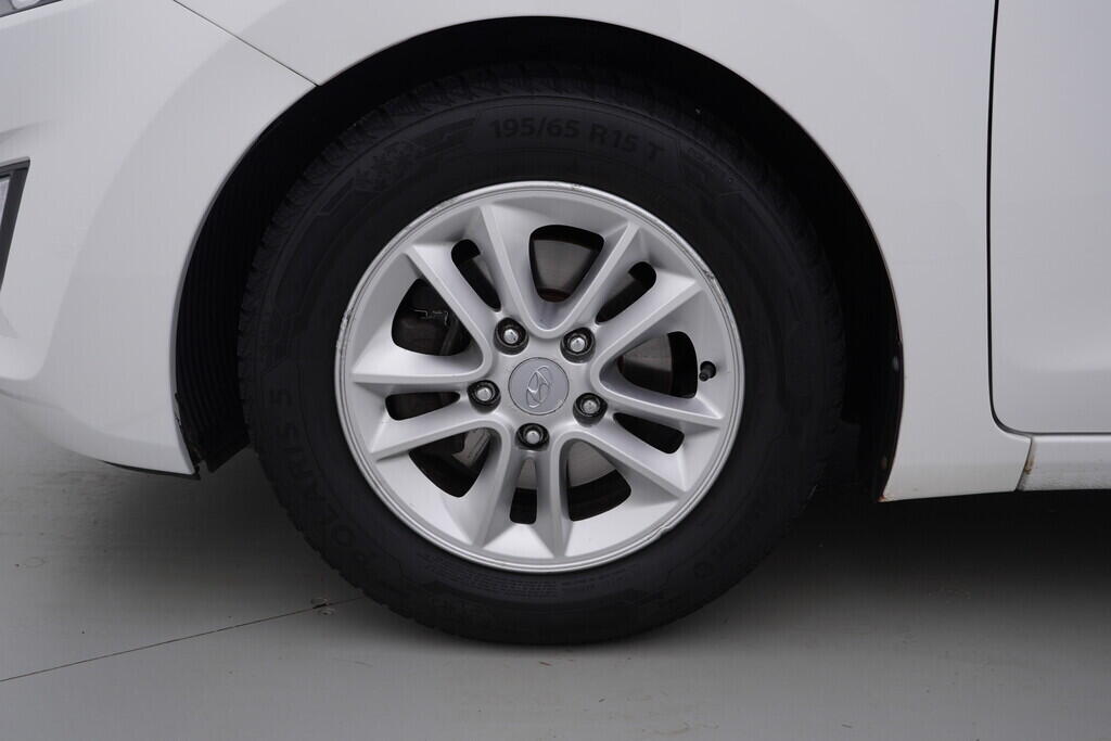 OV190V09811_35.webp_I30 Trikolor 1.6 GDi 88 kW manuál