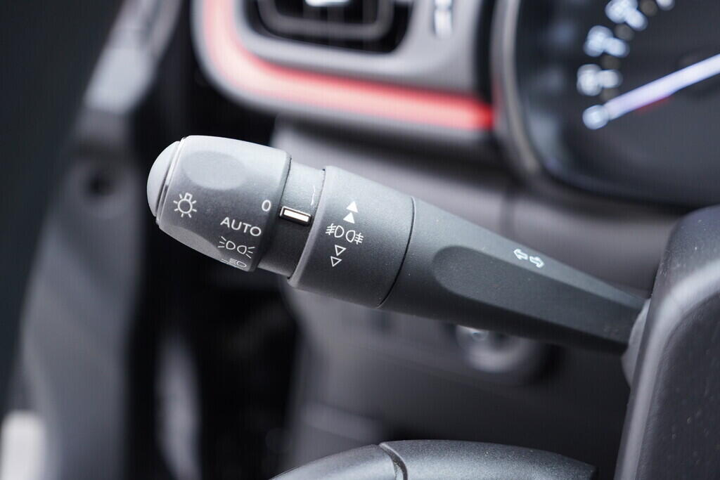 OV190V09812_23.webp_C3  1.2 VTi 61 kW manuál