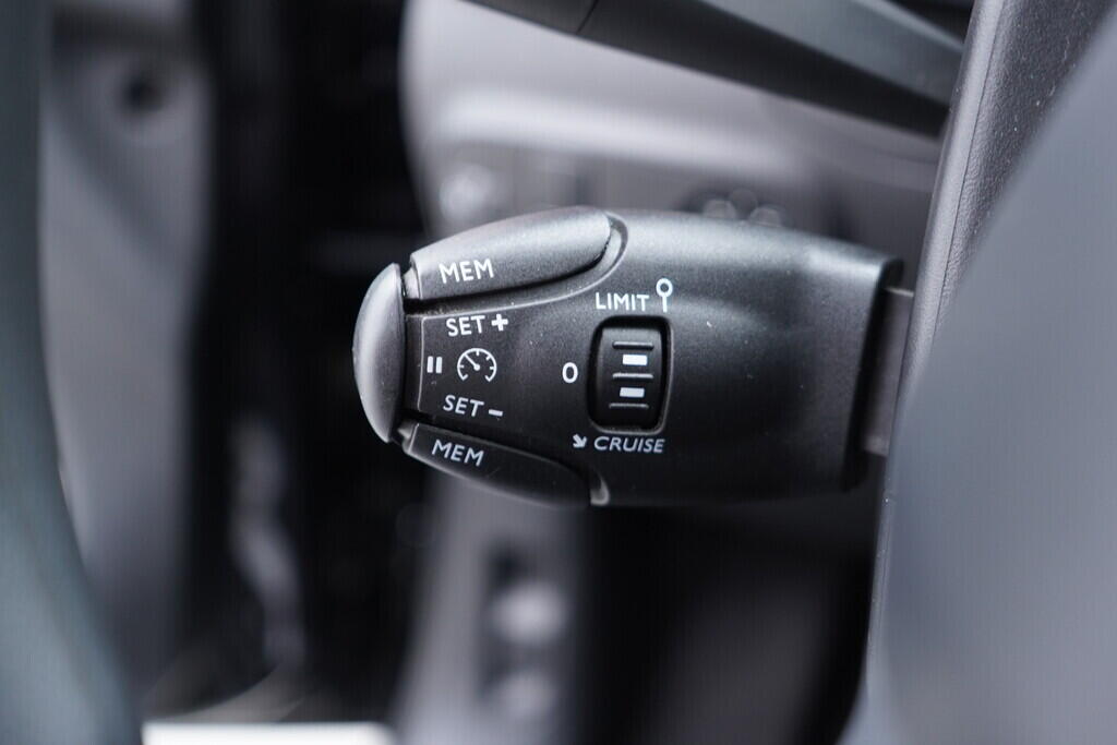 OV190V09812_24.webp_C3  1.2 VTi 61 kW manuál