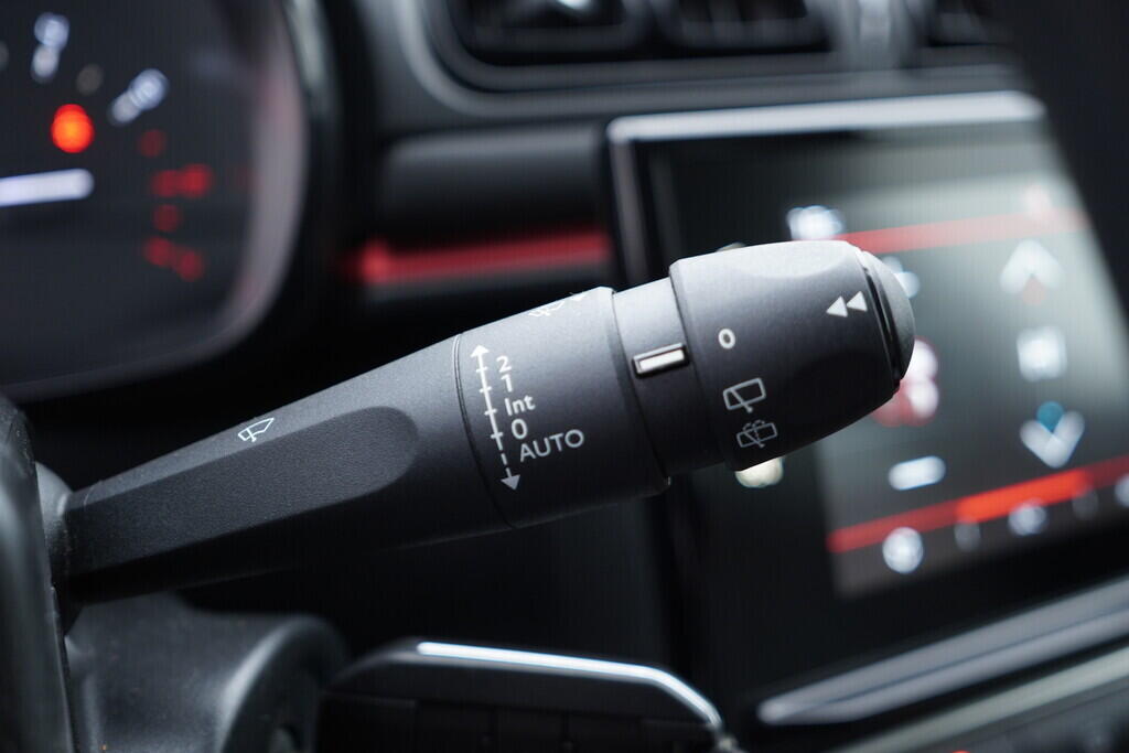 OV190V09812_25.webp_C3  1.2 VTi 61 kW manuál