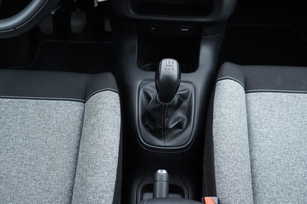 OV190V09812_32.webp_C3  1.2 VTi 61 kW manuál