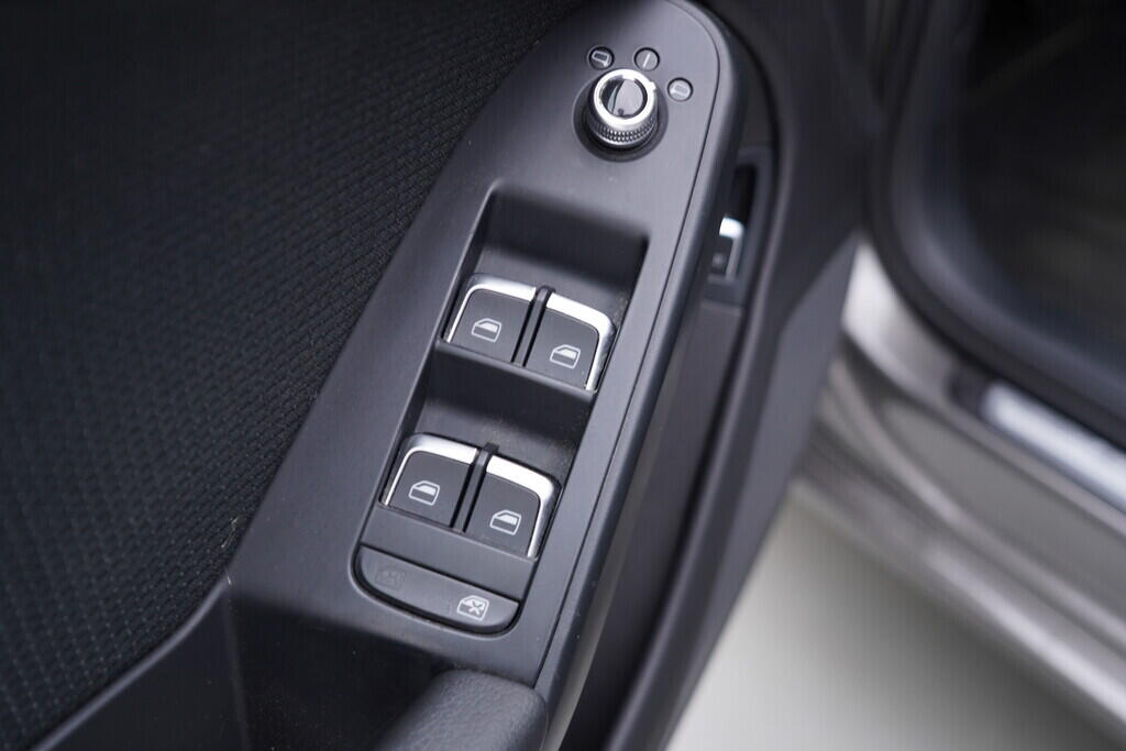 OV190V09814_20.webp_A4 AVANT S line 2.0 TDI 110 kW automat