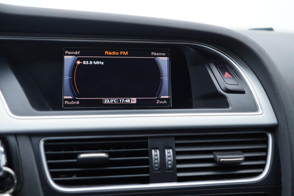 OV190V09814_29.webp_A4 AVANT S line 2.0 TDI 110 kW automat