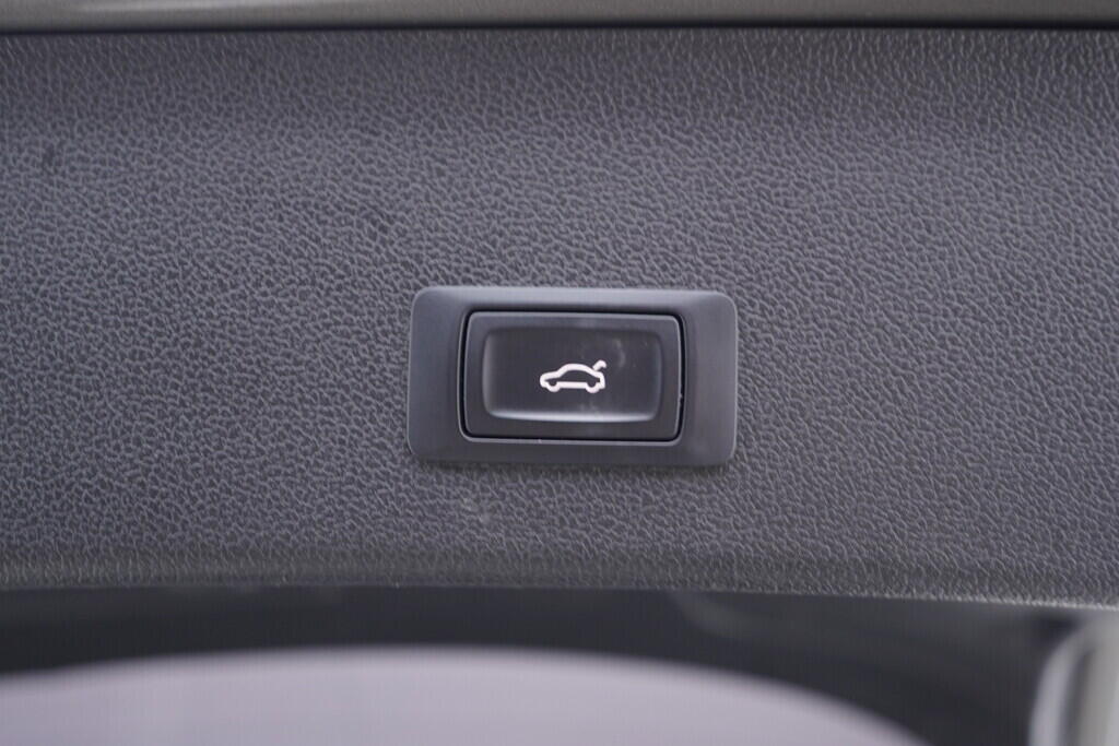 OV190V09814_36.webp_A4 AVANT S line 2.0 TDI 110 kW automat