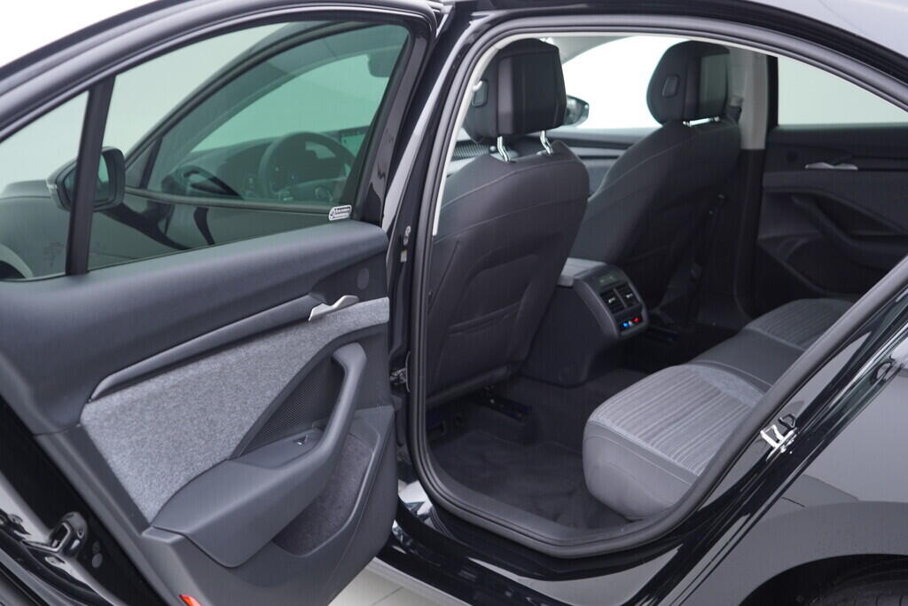 OV190V09815_37.webp_SUPERB Selection 2.0 TDI 110 kW automat, DPH