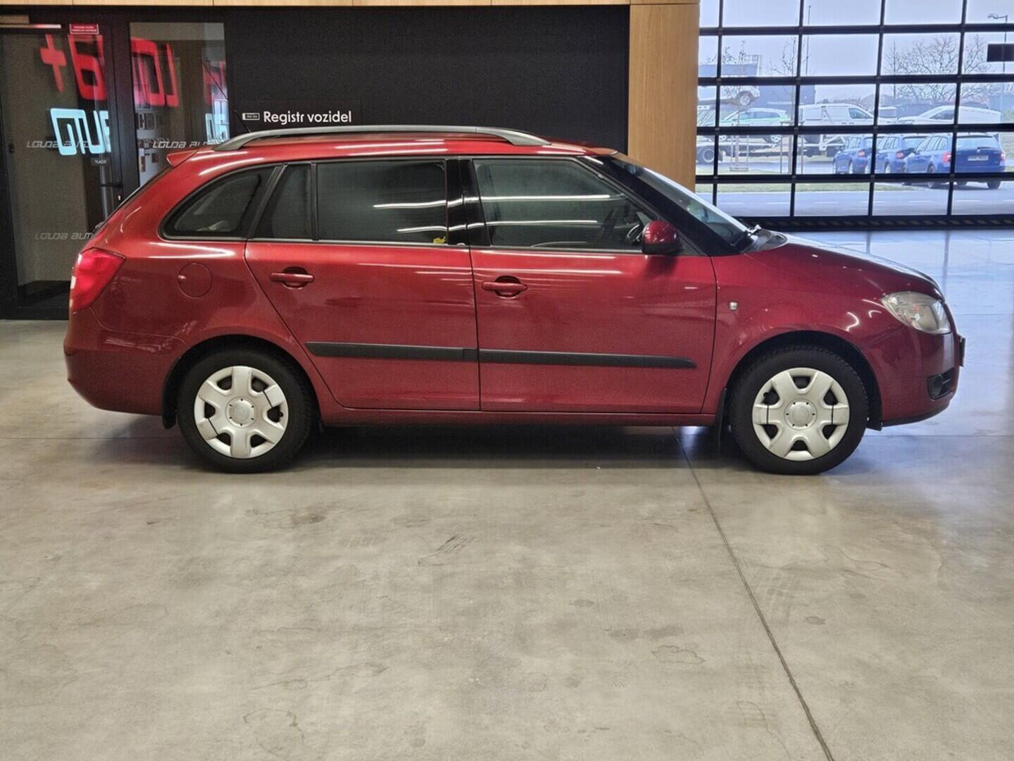 OV190V09816_12.webp_FABIA Ambiente 1.2 HTP 51 kW manuál