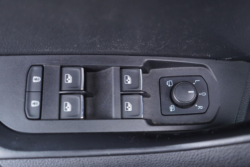 OV190V09818_20.webp_KAROQ Style 1.0 TSI 85 kW manuál