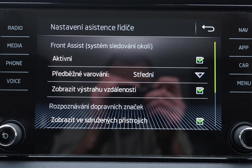 OV190V09818_29.webp_KAROQ Style 1.0 TSI 85 kW manuál