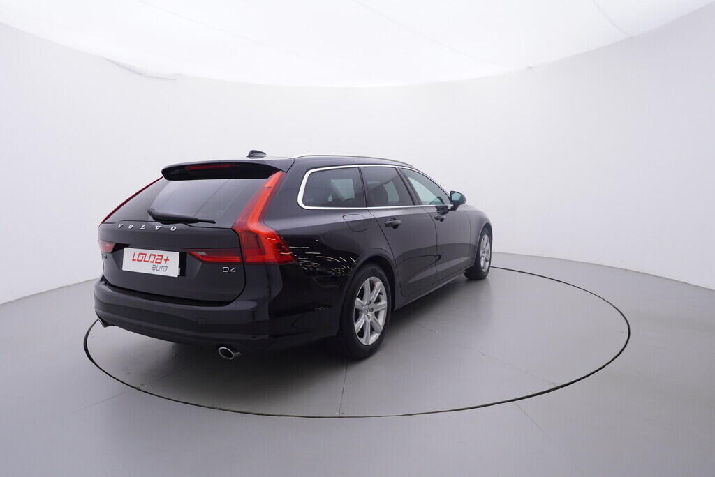 OV190V09820_14.webp_V90 Momentum 2.0  140 kW automat, DPH