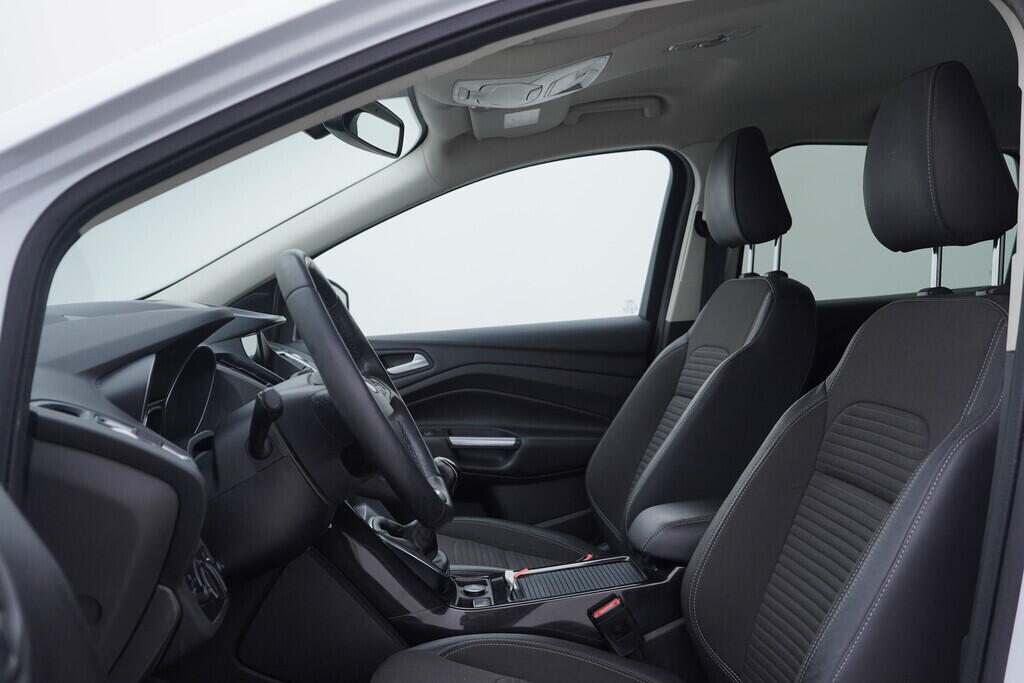 OV190V09821_22.webp_KUGA Titanium 2.0  110 kW manuál