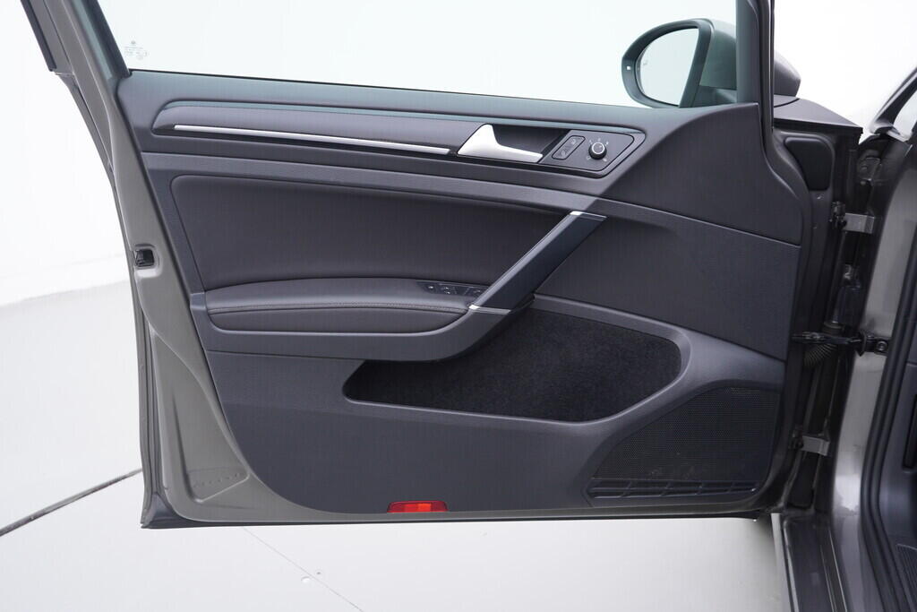 OV190V09822_19.webp_GOLF VARIANT Highline R-line 2.0 TDI 110 kW automat