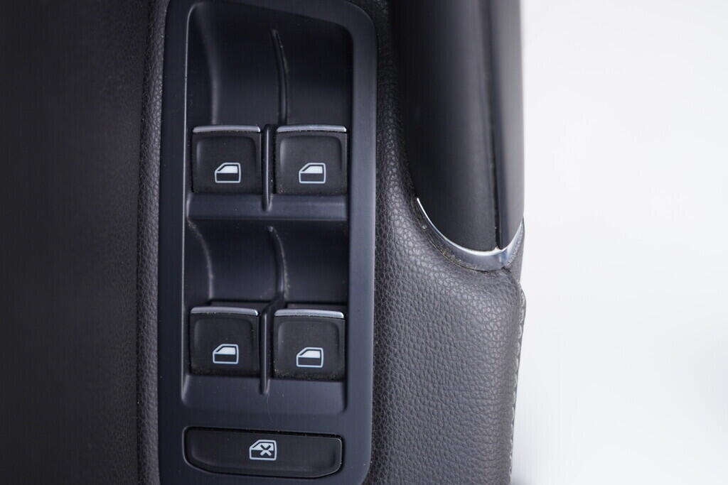 OV190V09822_20.webp_GOLF VARIANT Highline R-line 2.0 TDI 110 kW automat