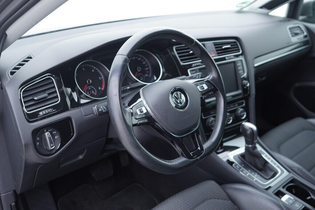 OV190V09822_22.webp_GOLF VARIANT Highline R-line 2.0 TDI 110 kW automat