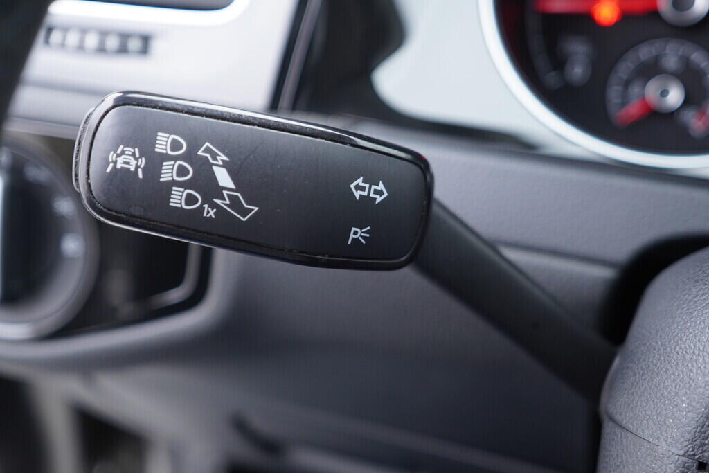 OV190V09822_24.webp_GOLF VARIANT Highline R-line 2.0 TDI 110 kW automat