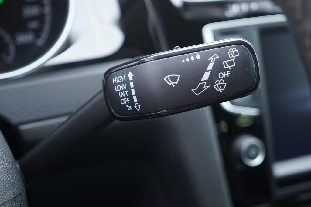 OV190V09822_25.webp_GOLF VARIANT Highline R-line 2.0 TDI 110 kW automat