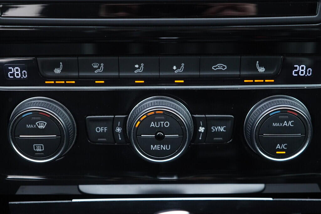 OV190V09822_33.webp_GOLF VARIANT Highline R-line 2.0 TDI 110 kW automat