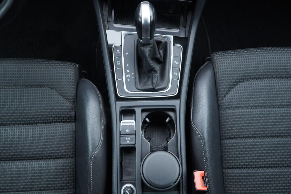 OV190V09822_34.webp_GOLF VARIANT Highline R-line 2.0 TDI 110 kW automat