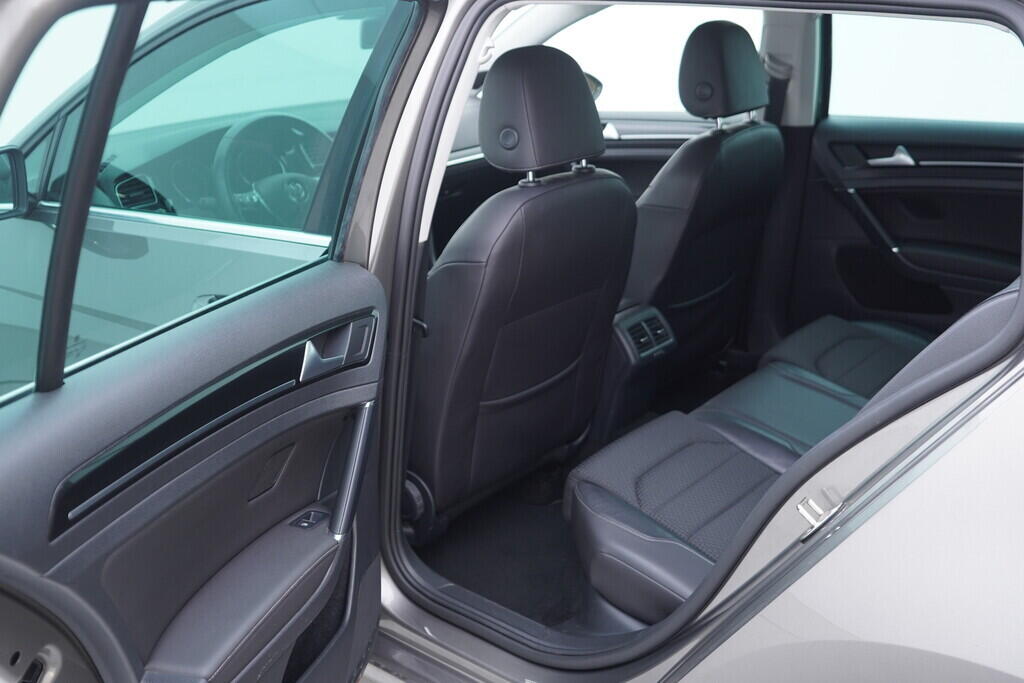 OV190V09822_36.webp_GOLF VARIANT Highline R-line 2.0 TDI 110 kW automat