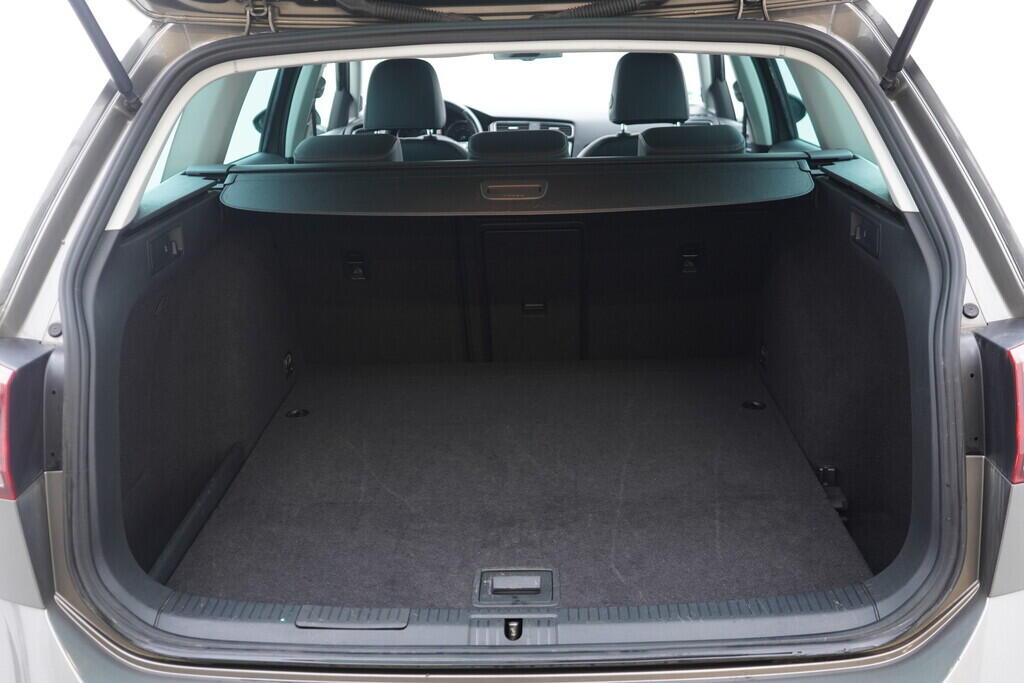 OV190V09822_39.webp_GOLF VARIANT Highline R-line 2.0 TDI 110 kW automat