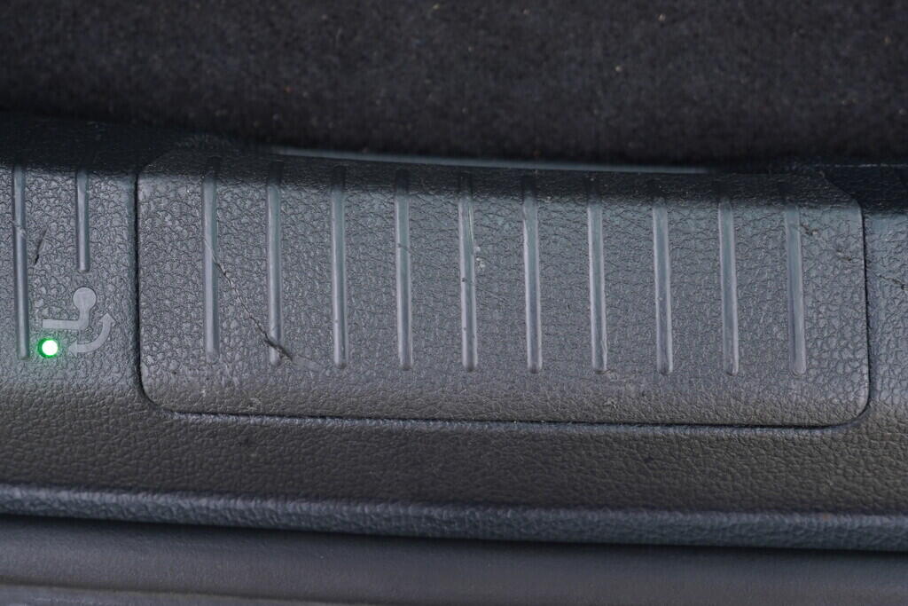 OV190V09822_40.webp_GOLF VARIANT Highline R-line 2.0 TDI 110 kW automat