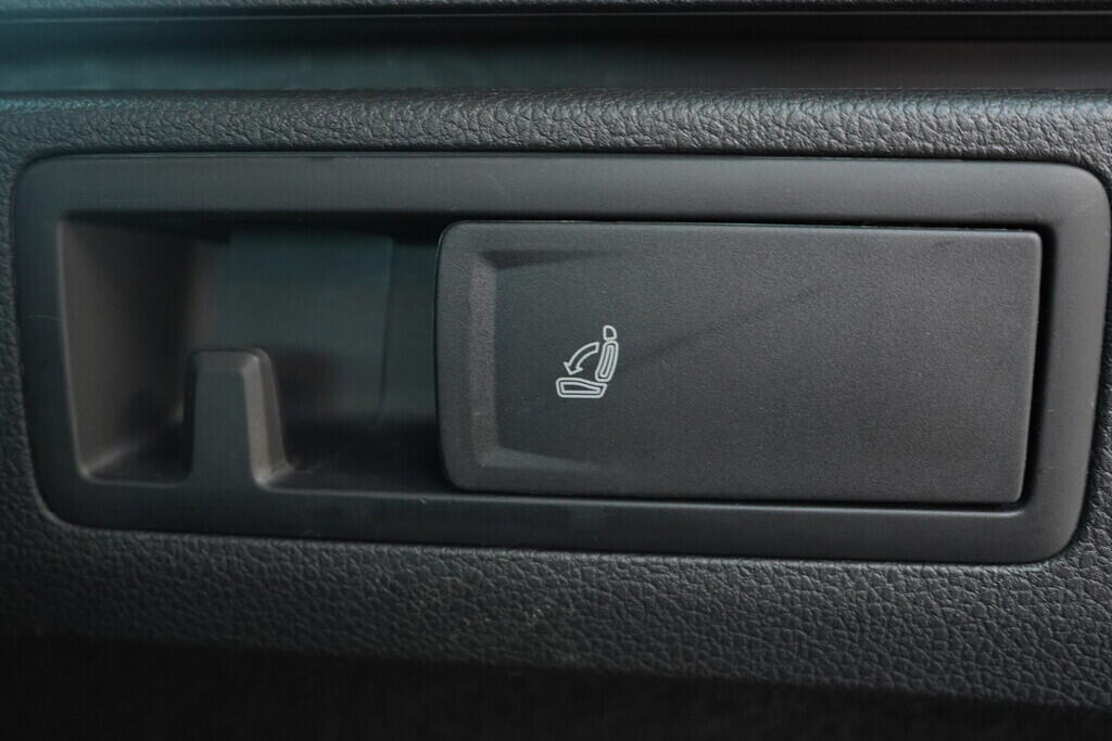 OV190V09822_41.webp_GOLF VARIANT Highline R-line 2.0 TDI 110 kW automat