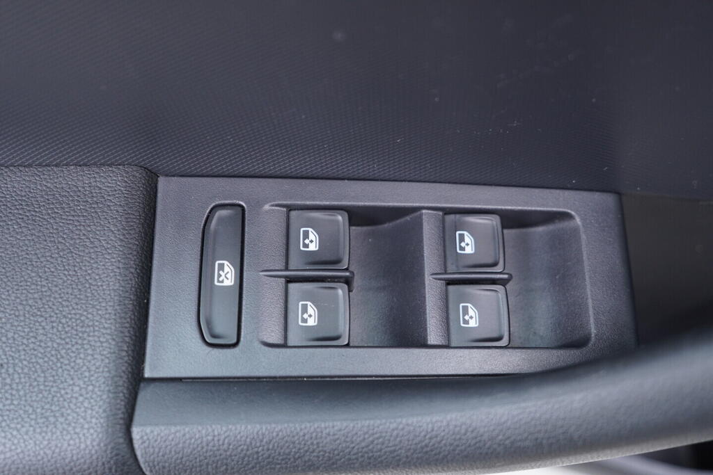 OV190V09823_20.webp_RAPID Style 1.4 TSI 92 kW automat