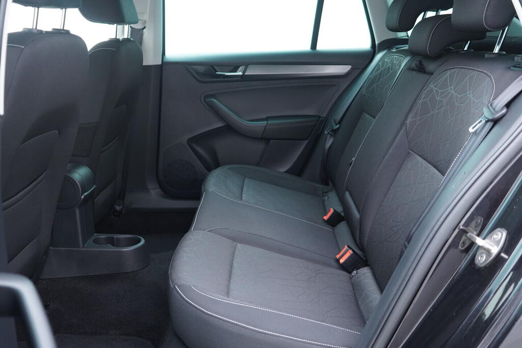 OV190V09823_35.webp_RAPID Style 1.4 TSI 92 kW automat