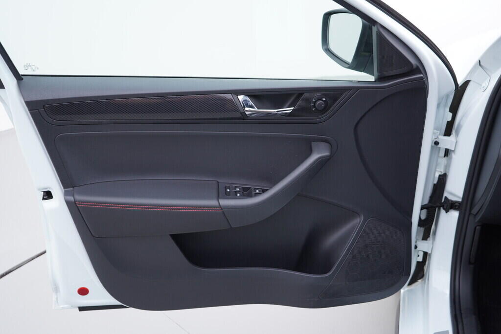 OV190V09824_19.webp_RAPID Monte Carlo 1.4 TSI 92 kW automat