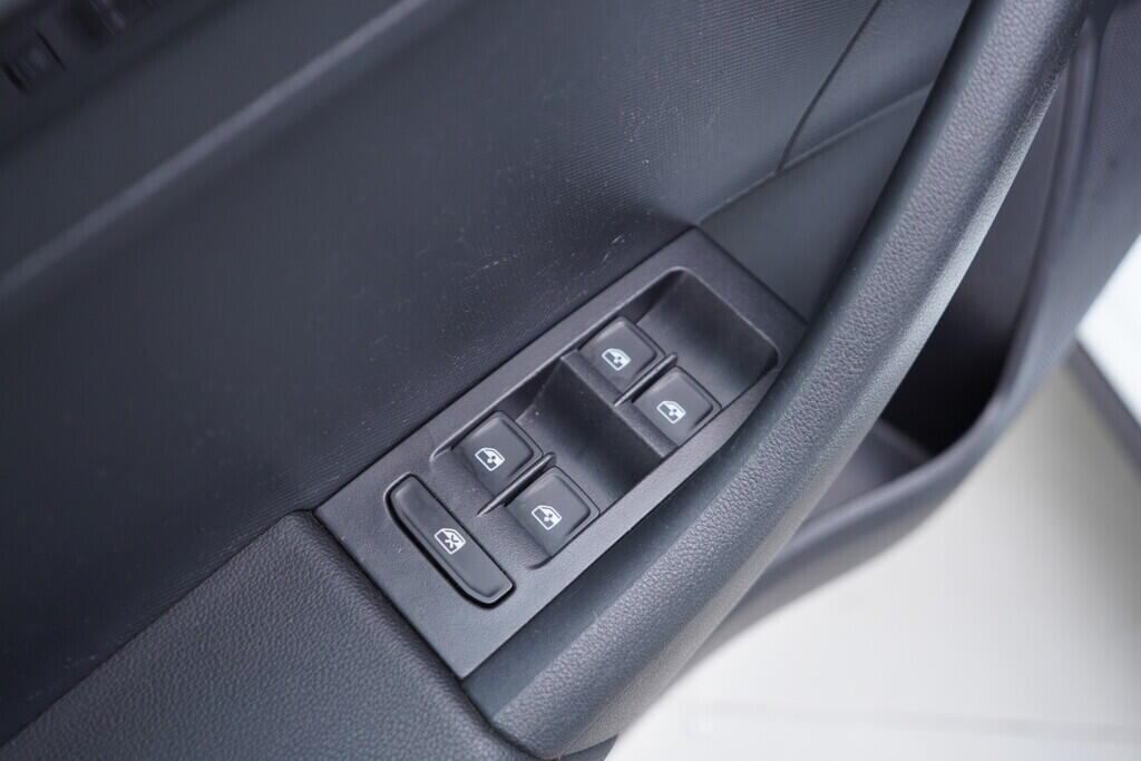 OV190V09824_21.webp_RAPID Monte Carlo 1.4 TSI 92 kW automat