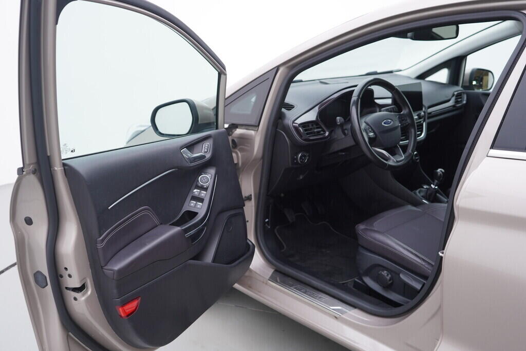 OV190V09827_18.webp_FIESTA Vignale 1.0  74 kW manuál