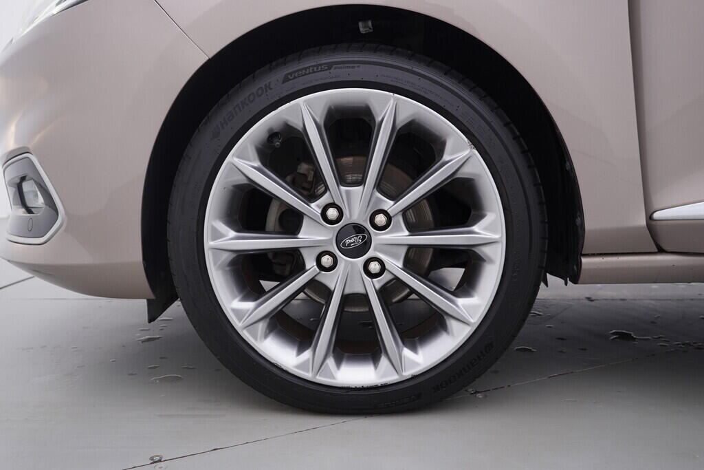 OV190V09827_35.webp_FIESTA Vignale 1.0  74 kW manuál