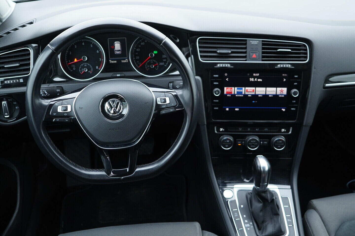 OV190V09831_27.webp_GOLF Highline 1.5 TSI 96 kW automat