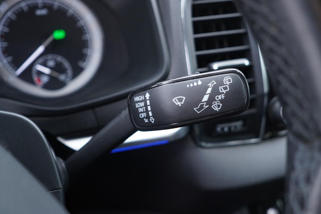 OV190V09832_25.webp_KAROQ Style 2.0 TSI 110 kW automat