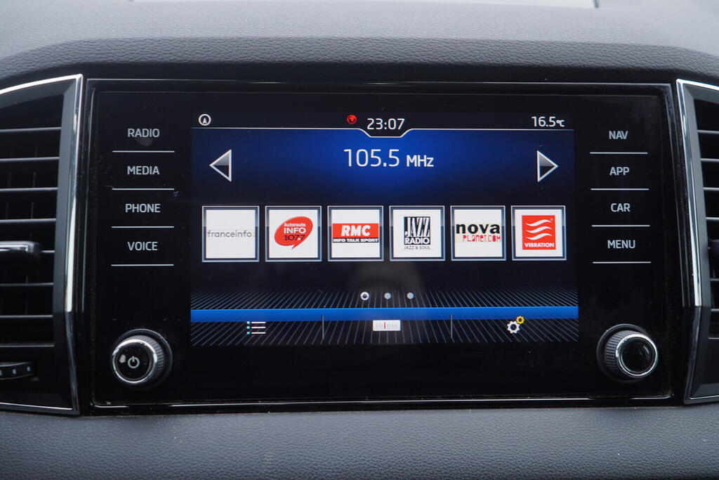 OV190V09832_30.webp_KAROQ Style 2.0 TSI 110 kW automat