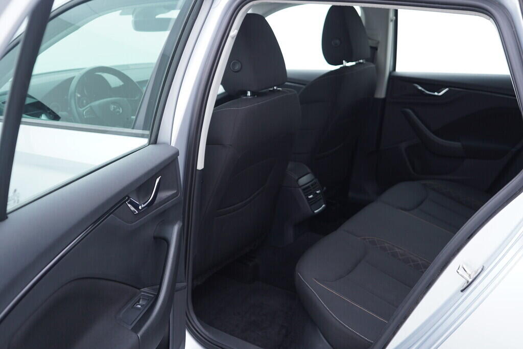 OV190V09833_34.webp_KAMIQ Bussines 1.6 TSI 85 kW manuál