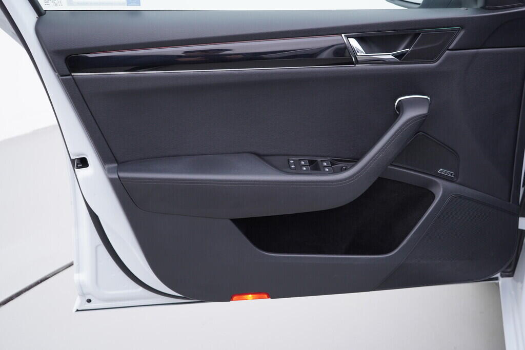 OV190V09839_19.webp_SUPERB L&K 2.0 TDI 147 kW automat, DPH