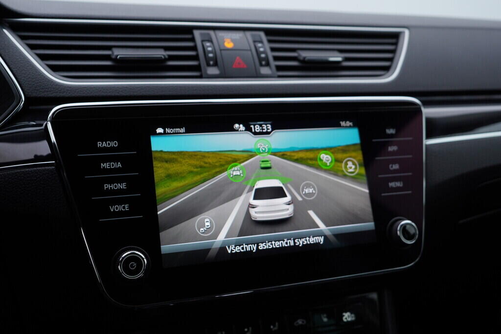 OV190V09839_35.webp_SUPERB L&K 2.0 TDI 147 kW automat, DPH