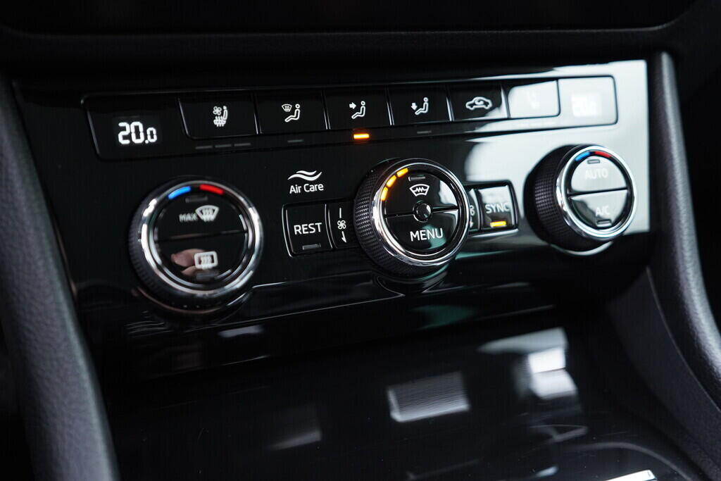 OV190V09839_36.webp_SUPERB L&K 2.0 TDI 147 kW automat, DPH