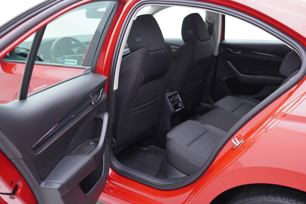 OV190V09842_34.webp_OCTAVIA Ambition 2.0 TDI 85 kW manuál, DPH