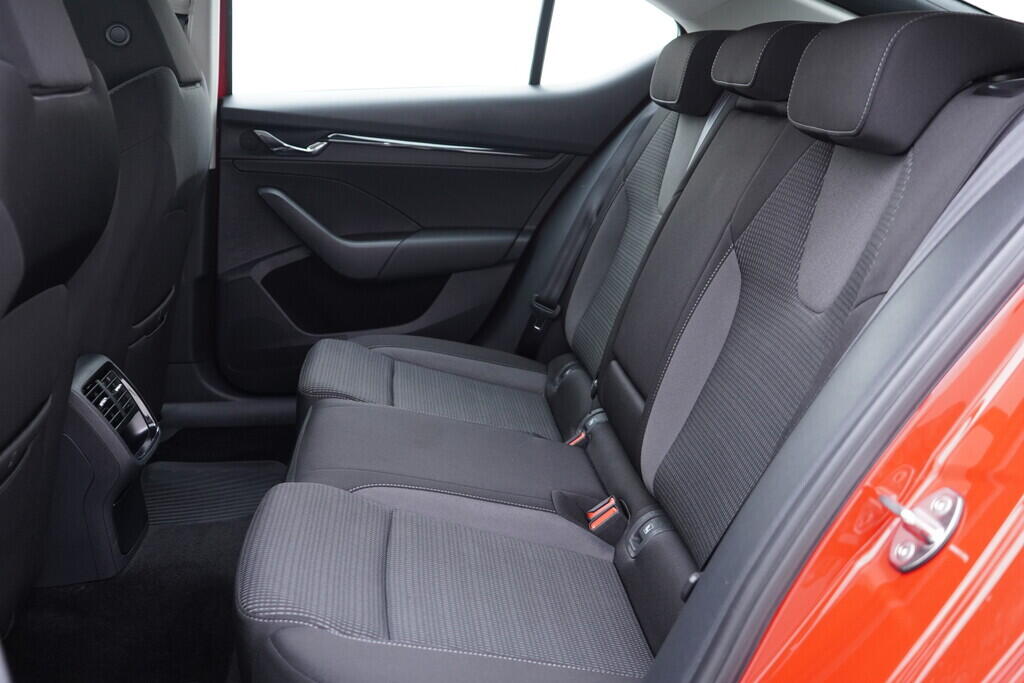 OV190V09842_36.webp_OCTAVIA Ambition 2.0 TDI 85 kW manuál, DPH