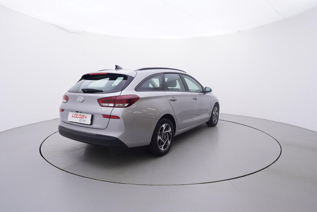 OV190V09845_14.webp_I30 Start 1.0 G3LE 74 kW manuál, DPH