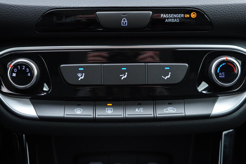 OV190V09845_31.webp_I30 Start 1.0 G3LE 74 kW manuál, DPH