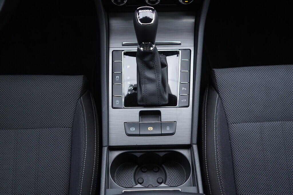 OV190V09847_35.webp_SUPERB Style 2.0 TDI 147 kW automat, DPH