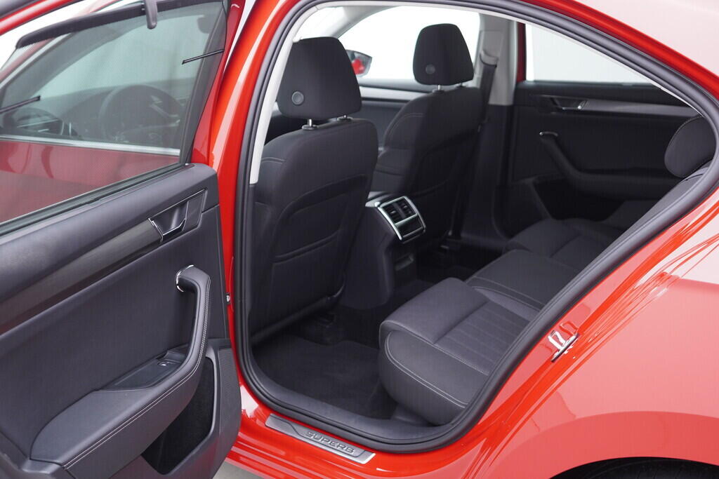 OV190V09847_37.webp_SUPERB Style 2.0 TDI 147 kW automat, DPH