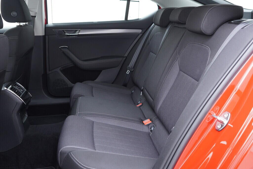 OV190V09847_39.webp_SUPERB Style 2.0 TDI 147 kW automat, DPH