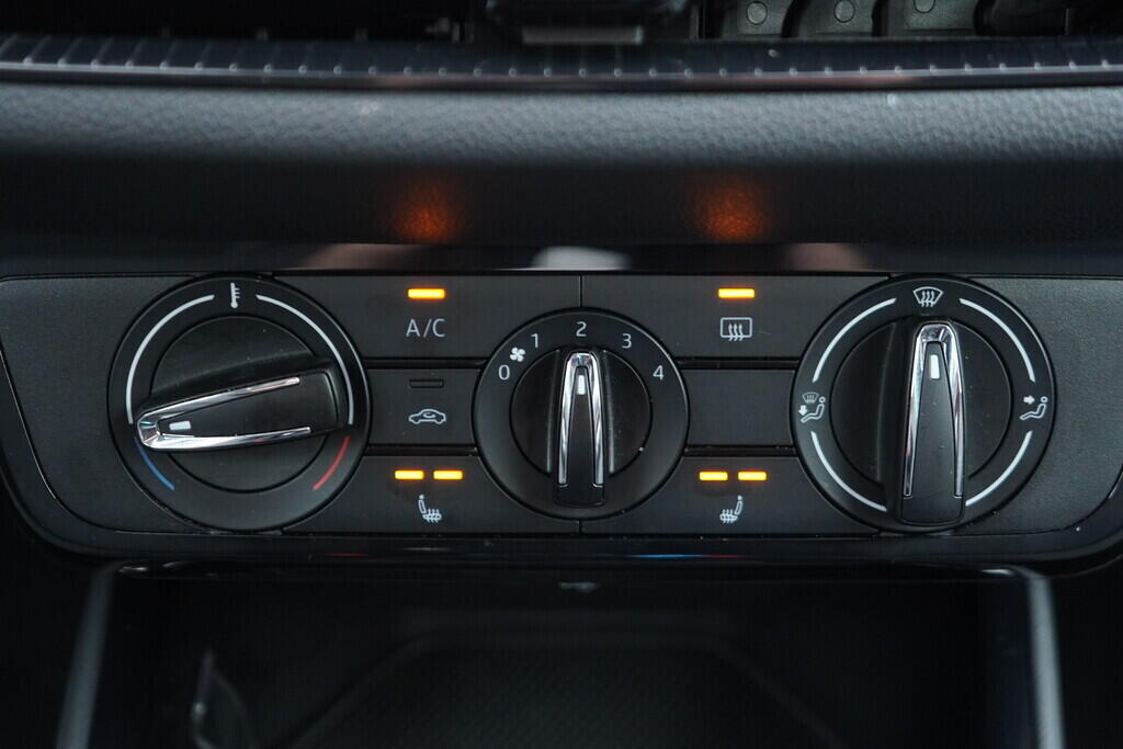 OV190V09848_31.webp_FABIA Selection 1.0 MPI 59 kW manuál, DPH