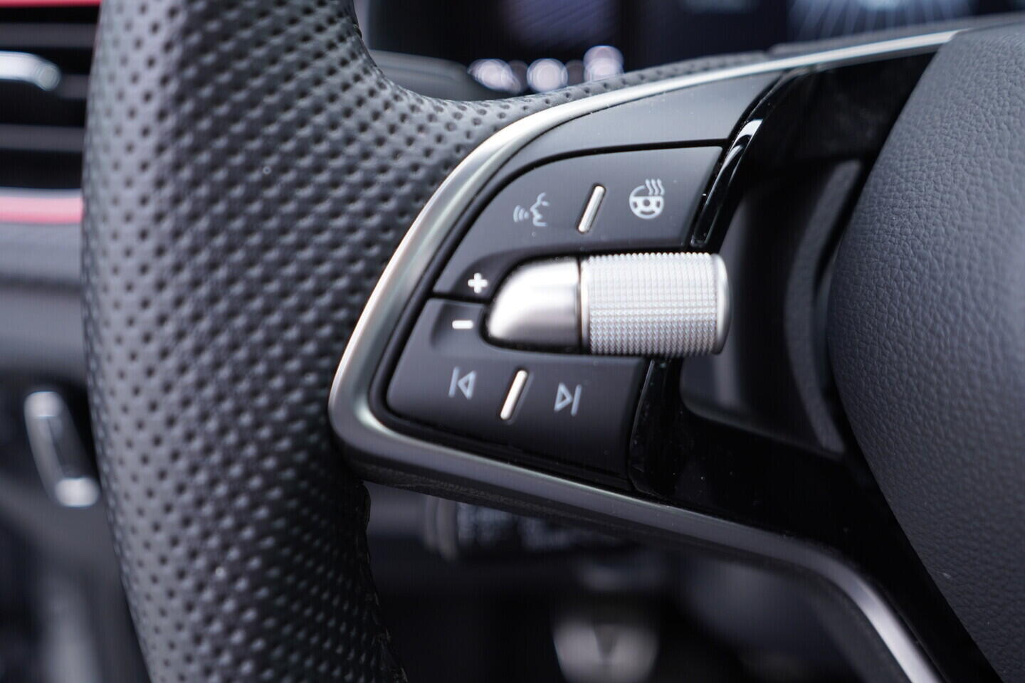 OV190V09854_25.webp_KAMIQ Monte Carlo 1.0 TSI 85 kW manuál, DPH